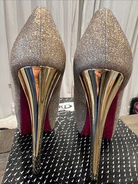 Yoki Women's Glitter Peep-Toe Heels in Gold